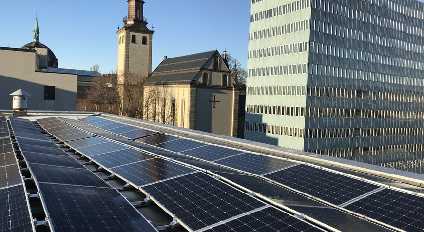 Die Wohnungsbaugenossenschaft Oslo investiert in ein PV-Aufdachprojekt mit insgesamt 1,29 MW mit Delta-Wechselrichtern